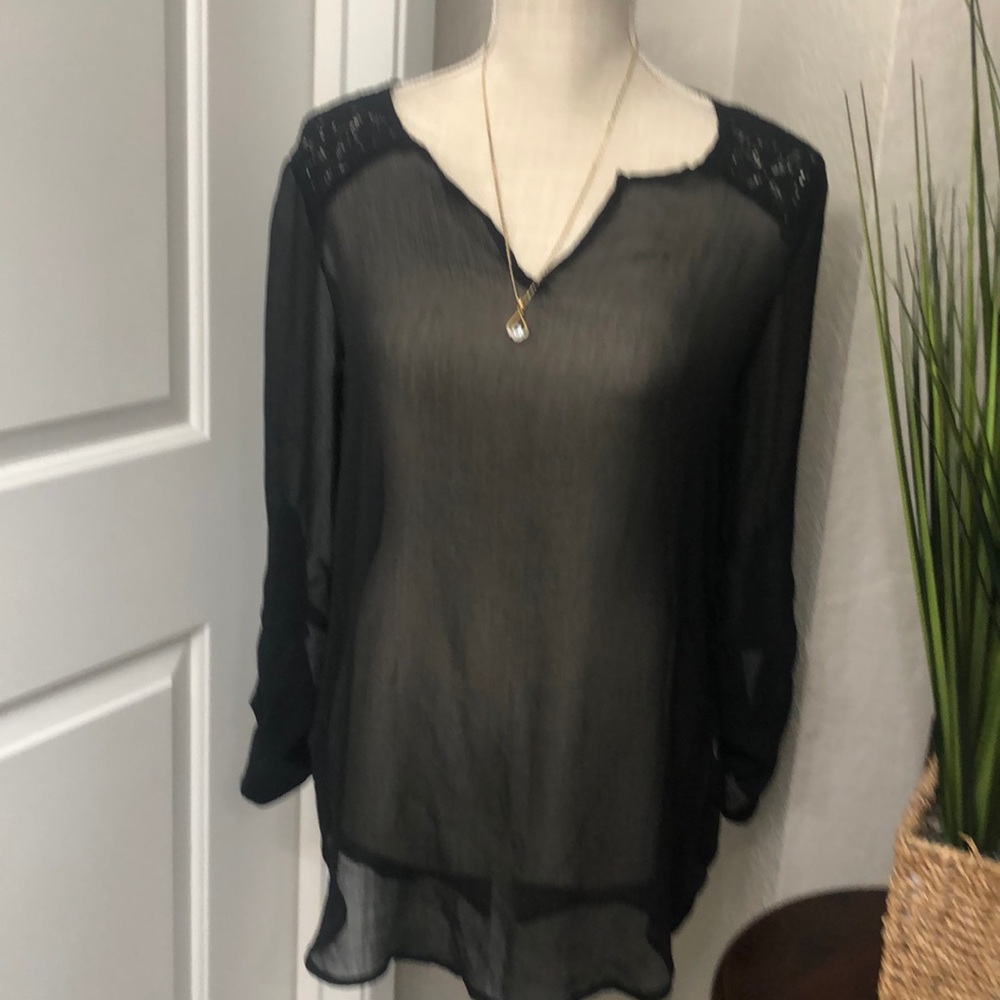 Super cute blouse.